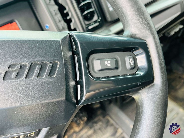 2026-can-am-defender-limited-hd11-triple-image-55