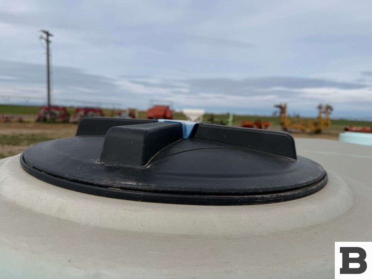 1550-gallon-round-poly-fertilizer-tank-image-5