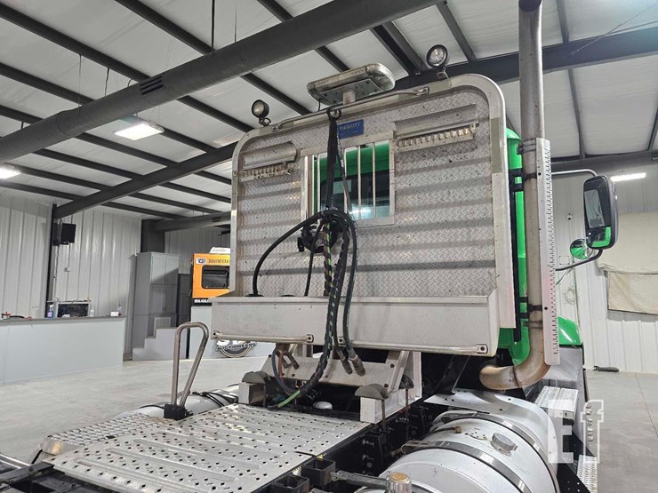 2017-mack-pinnacle-cxu613-image-17