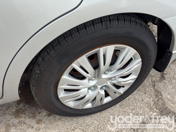 2015-nissan-versa-image-12