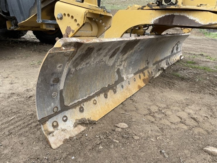 2018-caterpillar-12m3-awd-image-19