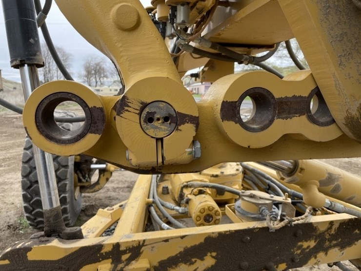 2018-caterpillar-12m3-awd-image-24