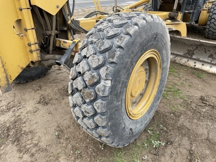 2018-caterpillar-12m3-awd-image-9