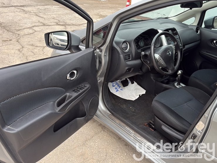 2015-nissan-versa-image-32