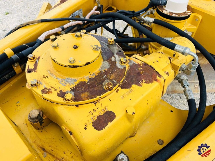 2010-caterpillar-120m-image-50