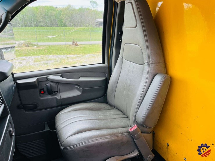 2009-gmc-savana-s/a-enclosed-roadside-service-truck-image-77