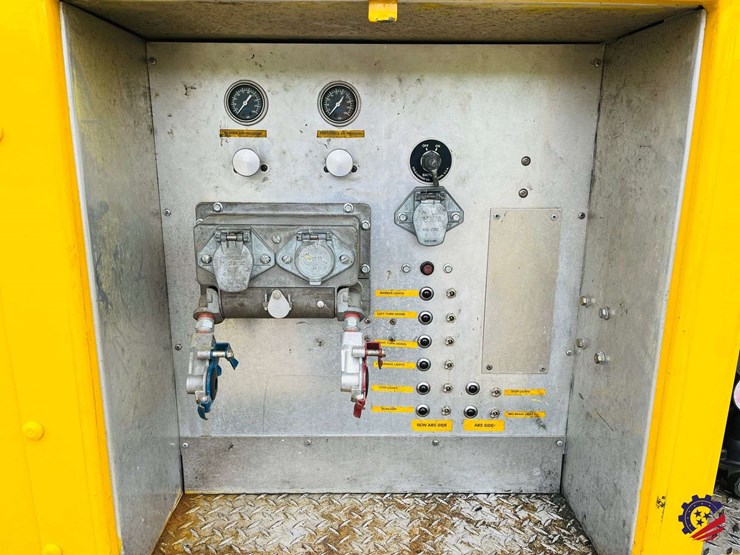 2009-gmc-savana-s/a-enclosed-roadside-service-truck-image-30