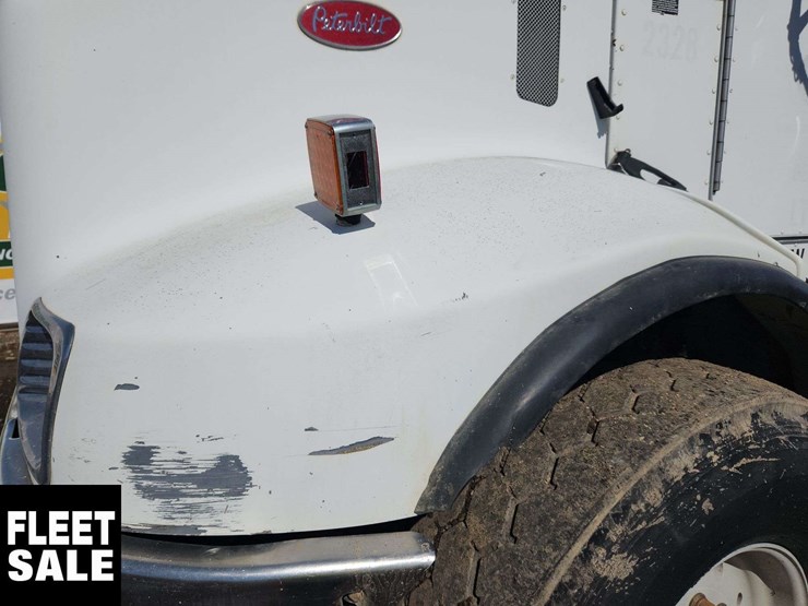 2004-peterbilt-330-image-44