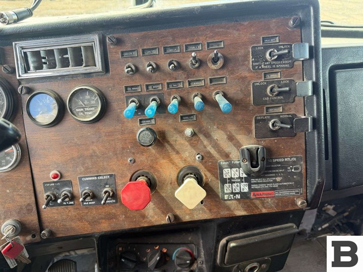 1995-peterbilt-378-image-48