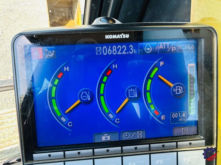 2015-komatsu-pc210-lc-image-11
