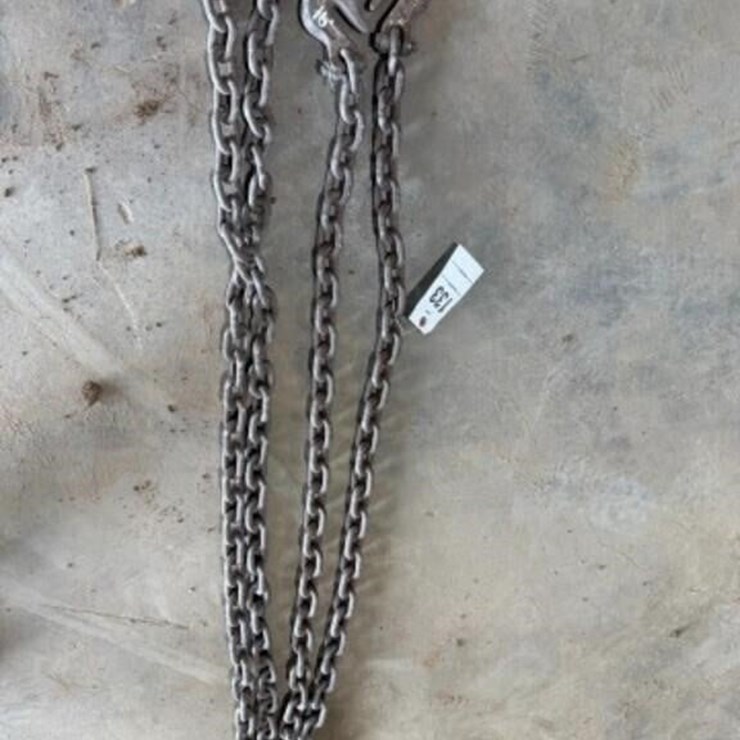 16' Chain, 2 Hooks