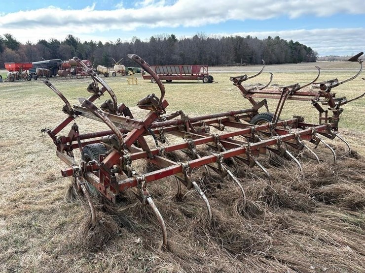 international-19'-field-cultivator-image-3