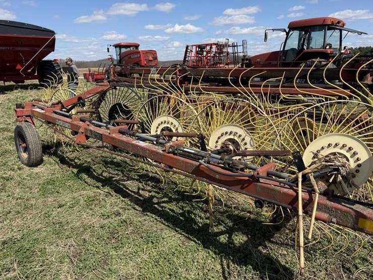 h&s-hi-capacity-12-wheel-rake-image-10