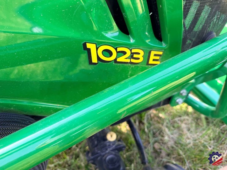 2025-john-deere-1023e-image-51