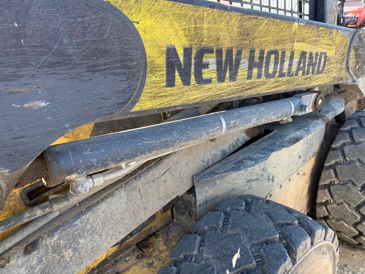 new-holland-l180-image-6