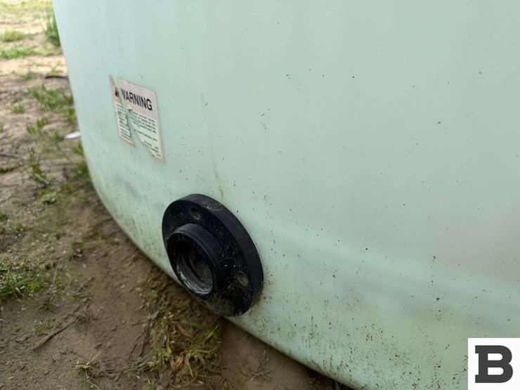 1550-gallon-round-poly-fertilizer-tank-image-4