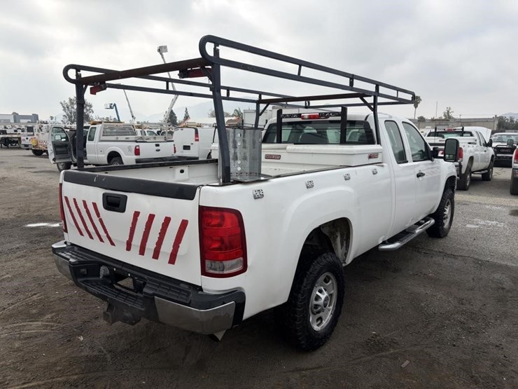 2012-gmc-sierra-2500-image-3