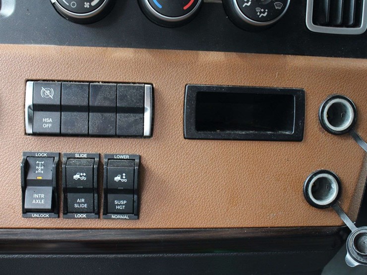 2019-freightliner-cascadia-pt126sl-3akjhhdr0kskl2228-mileage:-688348-image-41