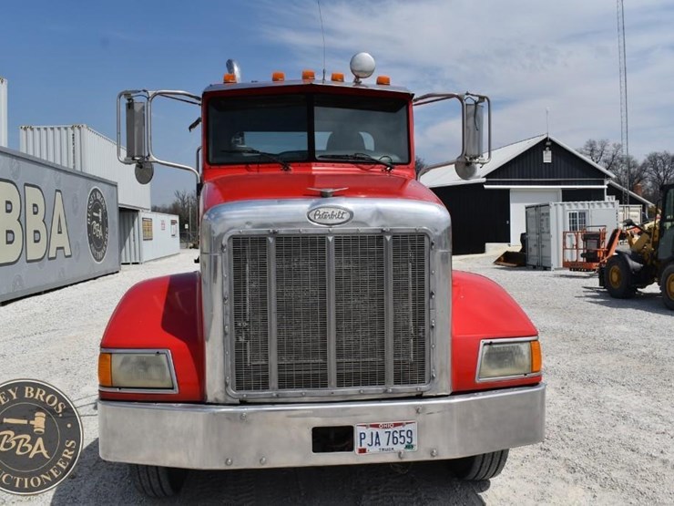 2005-peterbilt-385-image-13
