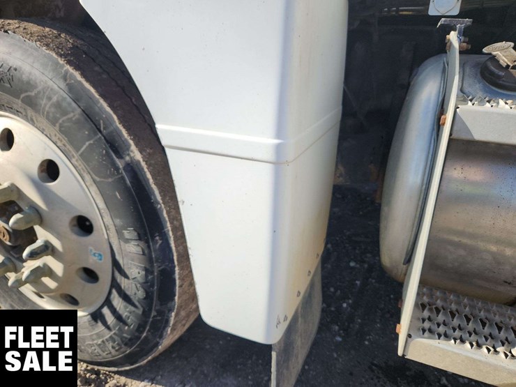 2005-peterbilt-385-image-44