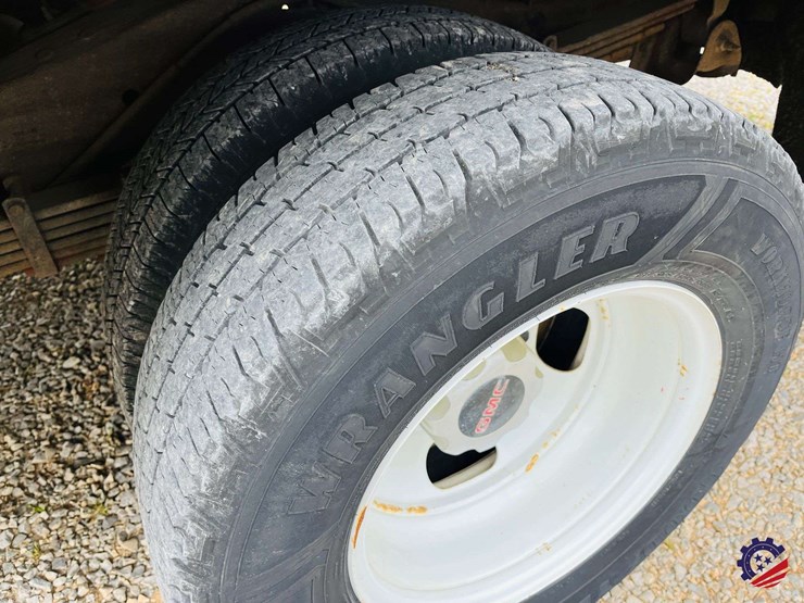 2009-gmc-savana-s/a-enclosed-roadside-service-truck-image-12