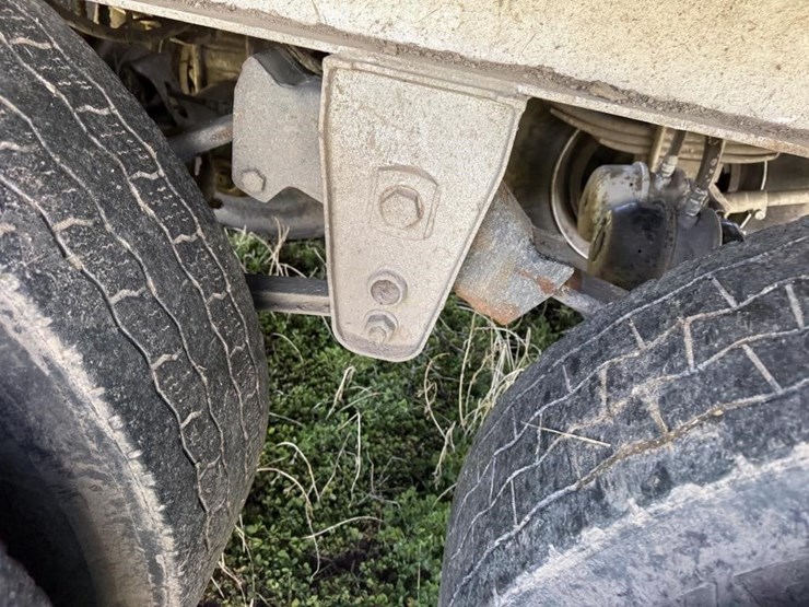 2002-great-lakes/gruetts-36’-silage-trailer-image-9