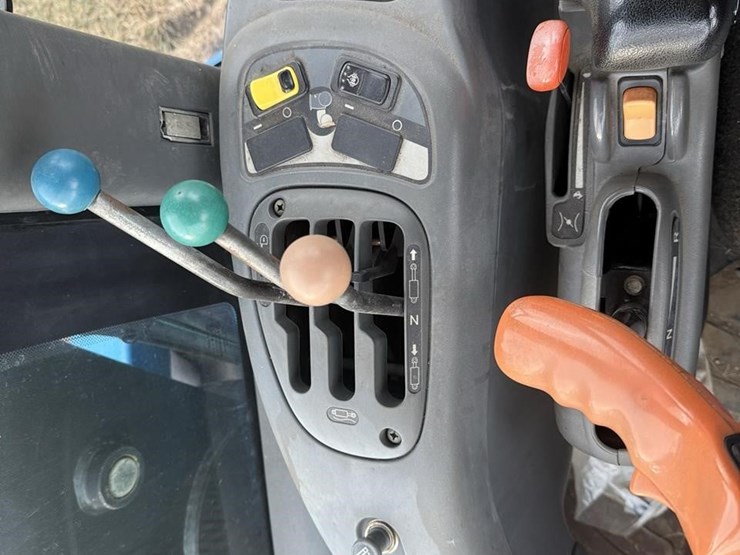 new-holland-tv140-image-41