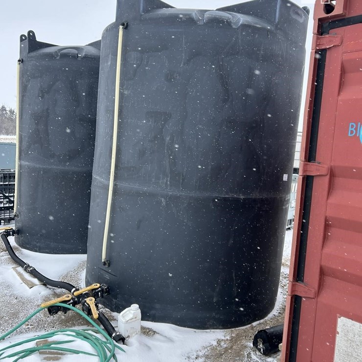 3000 GALLON WATER TANK 2483