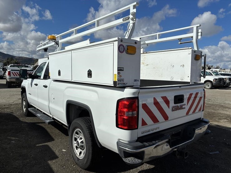 2015-gmc-sierra-3500-image-4