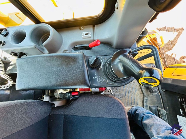 2023-komatsu-d65px-18-image-57