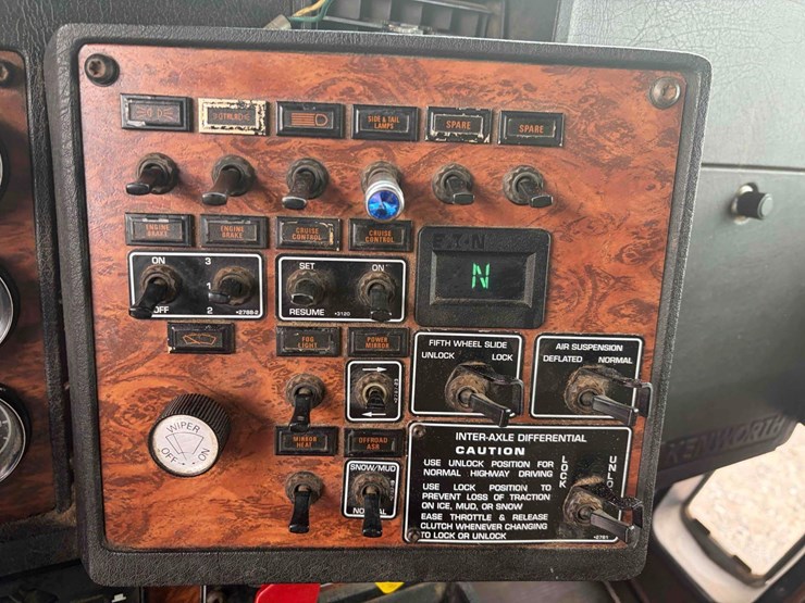 2001-kenworth-t800-image-13