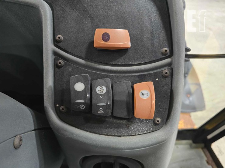 2005-caterpillar-420d-it-image-22