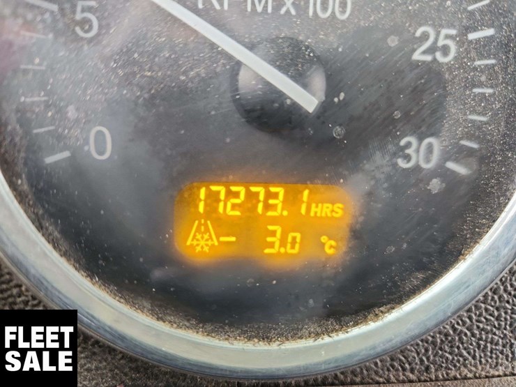 2015-peterbilt-367-image-11