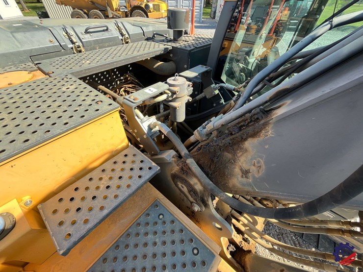 2017-volvo-ec300el-image-63