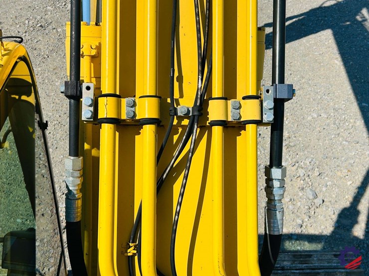 2015-komatsu-pc210-lc-image-26