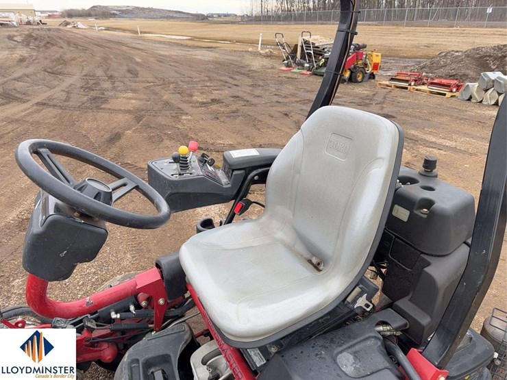 2015-toro-greensmaster-300-image-15