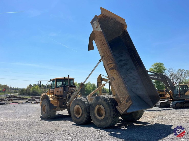 2010-volvo-a40e-image-63