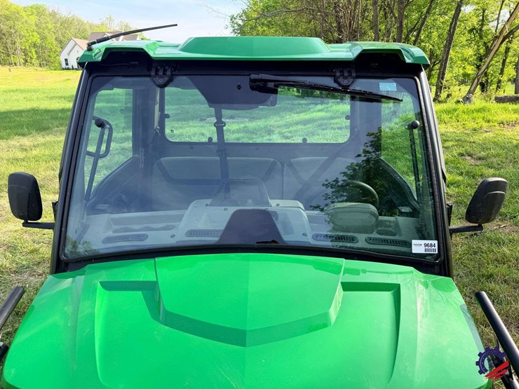 2024-john-deere-gator-xuv-835r-image-12