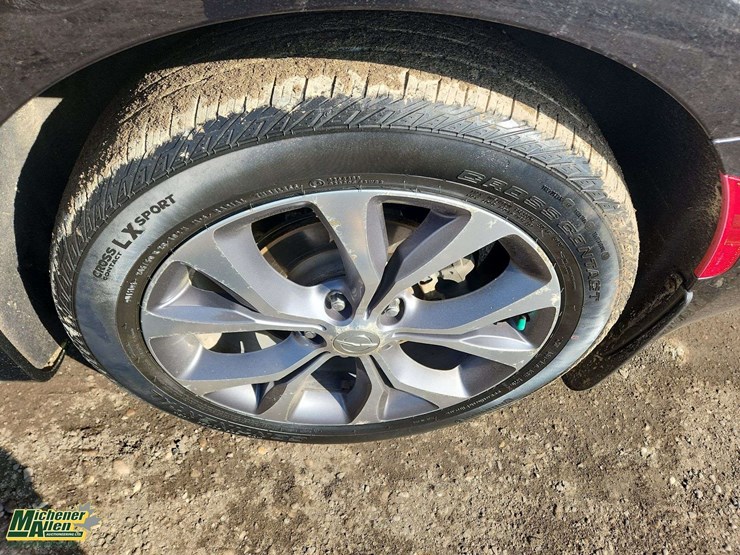 2017-chrysler-pacifica-image-32