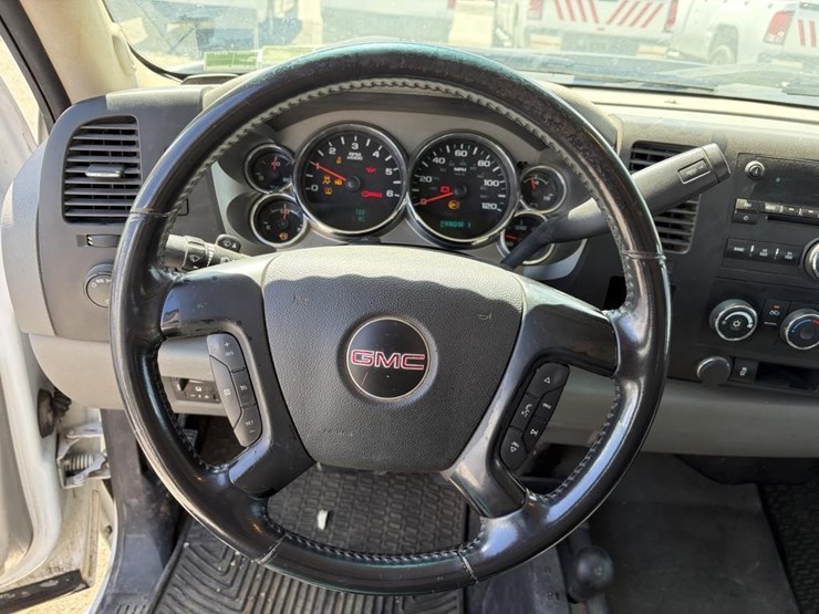 2012-gmc-sierra-2500-image-13