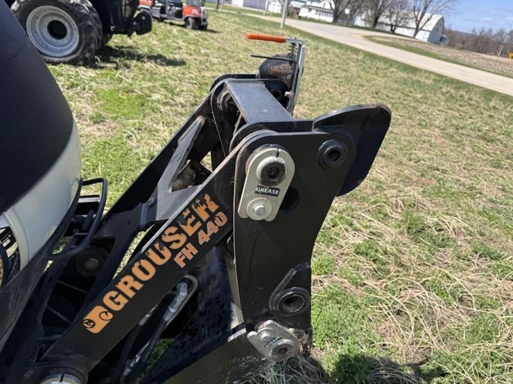 2017-grouser-ag240-image-12