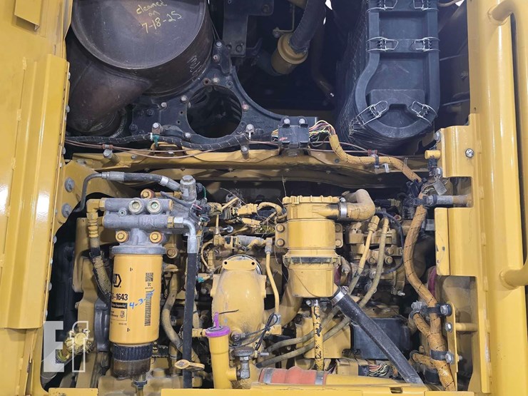 2011-caterpillar-140m2-image-24