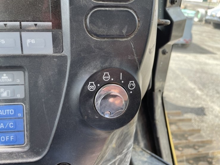 2013-komatsu-d65ex-17-image-47