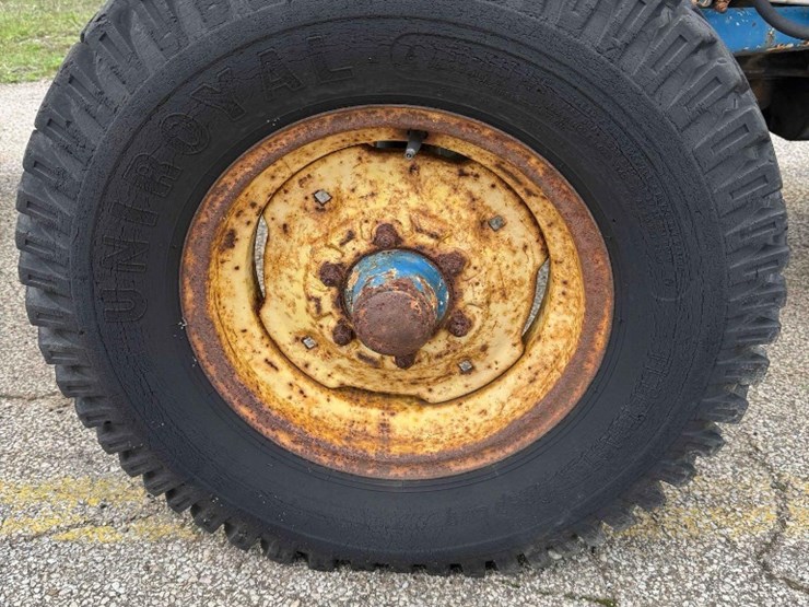 1974-ford-4000-image-11