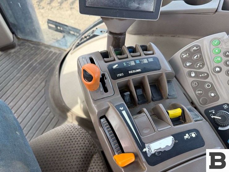 2011-john-deere-8310r-image-62