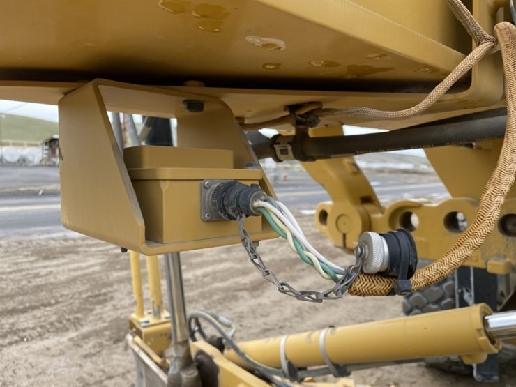 2018-caterpillar-12m3-awd-image-61