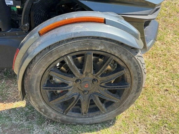 2018-can-am-spyder-rt-ltd-3-wheel-motorcycle-image-17