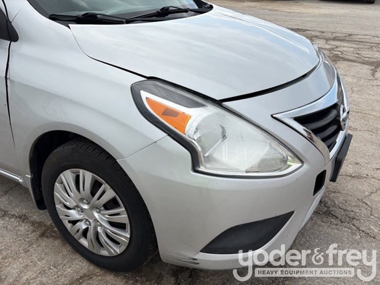 2015-nissan-versa-image-32