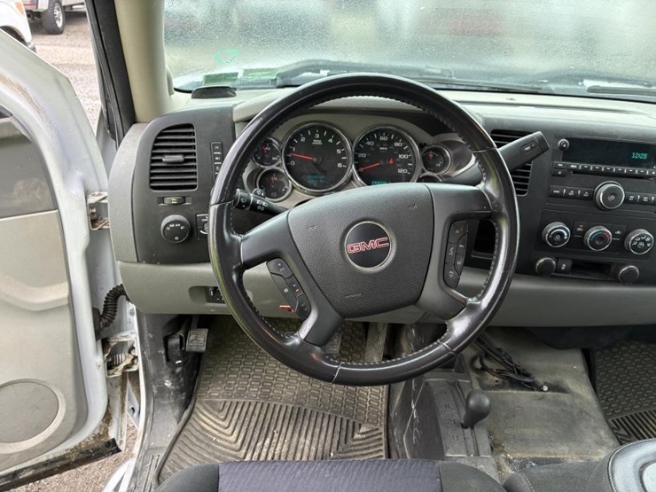 2012-gmc-sierra-3500-image-13