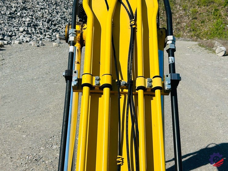 2015-komatsu-pc210-lc-image-25